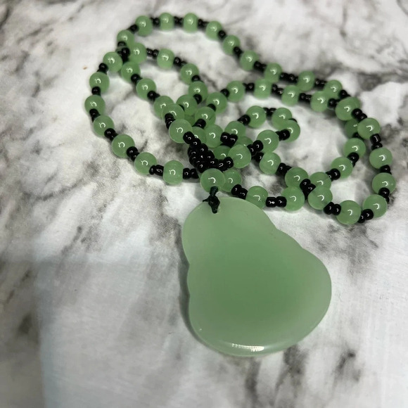 JADE  light Green Hand Carved Maitreya Buddah Pendant Necklace - Picture 6 of 8